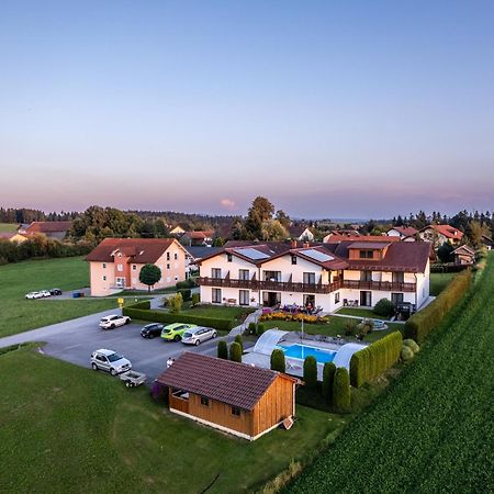 Pension Ambros Büchlberg Exteriör bild