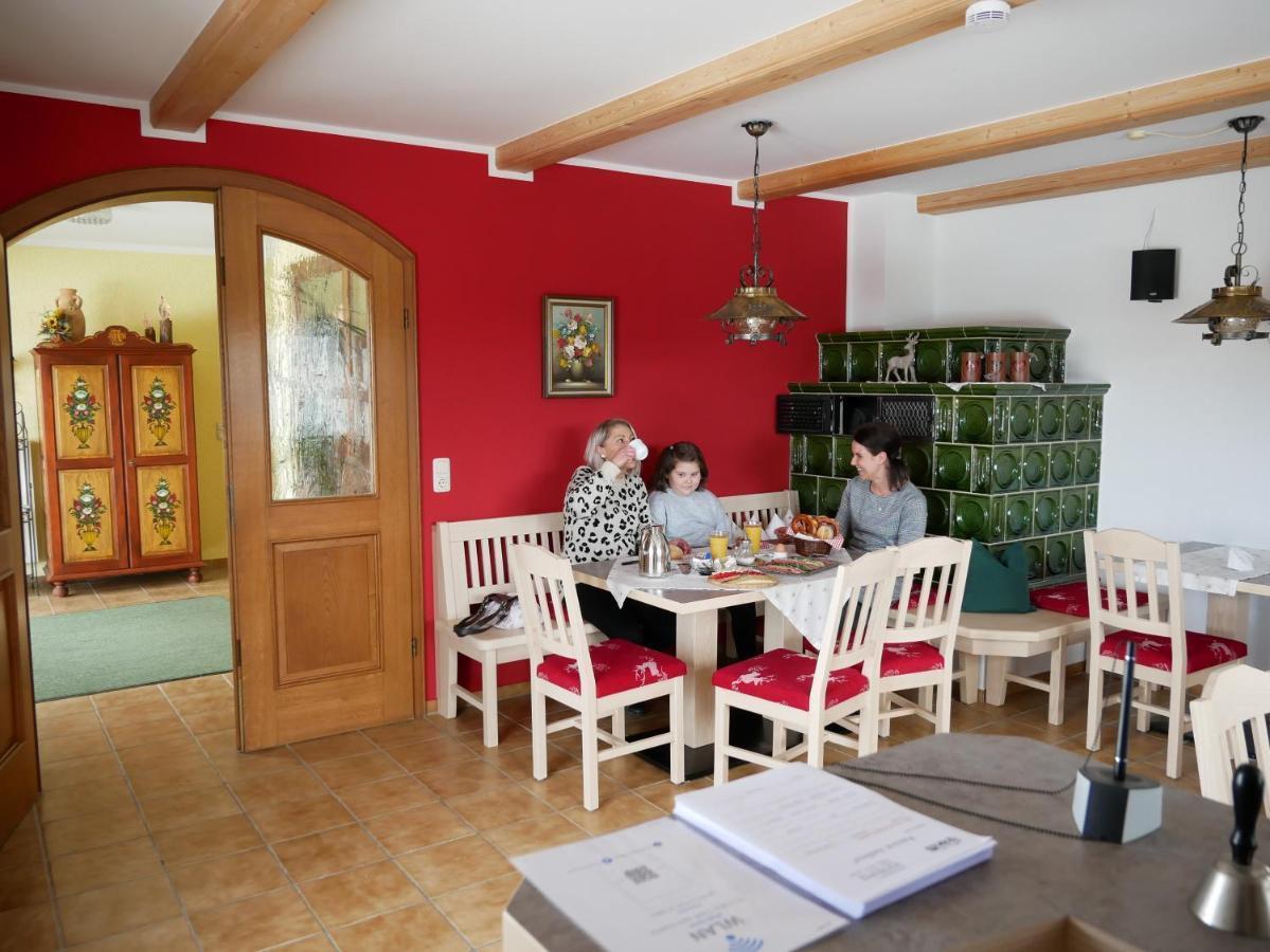 Pension Ambros Büchlberg Exteriör bild