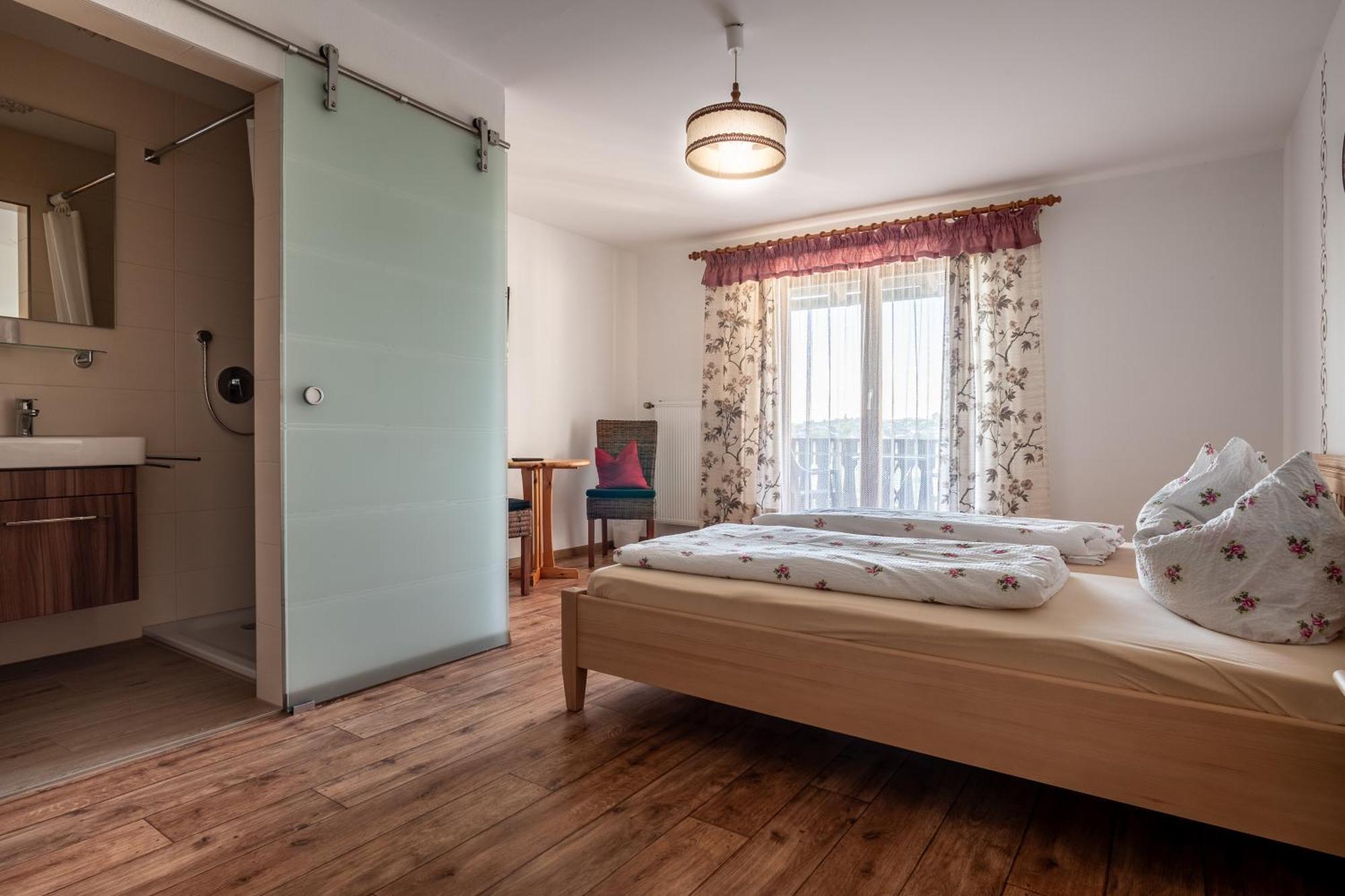 Pension Ambros Büchlberg Exteriör bild